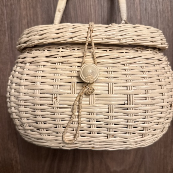 Vintage 1960s Elegant Cream/ off white Woven Handbag
Basket bag - Picture 2 of 7